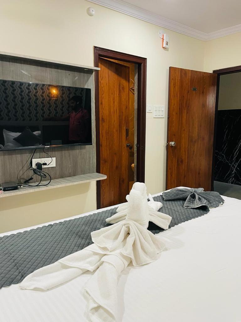 Hotel Blue Petals シャムシャバード エクステリア 写真